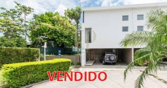 SUPER PRECIO!! CASA MODERNA CON JARDIN EN CONDOMINIO 