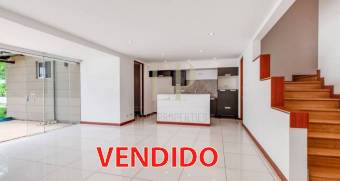 SUPER PRECIO!! CASA MODERNA CON JARDIN EN CONDOMINIO 