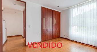 SUPER PRECIO!! CASA MODERNA CON JARDIN EN CONDOMINIO 