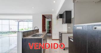 SUPER PRECIO!! CASA MODERNA CON JARDIN EN CONDOMINIO 