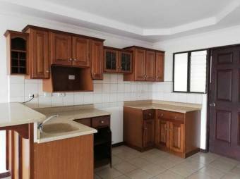 Espectacular Apartamento en Moravia.  En Venta.  CG-21-1687