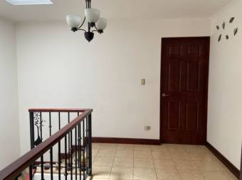 Venta de Casa en Santa Ana. 21-1661a