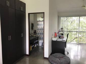 Venta de Casa en Rio Oro, Santa Ana. 21-1207a 