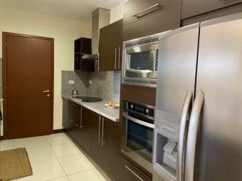 Venta de Apartamento en Bello Horizonte, Escazú. 21-1397a