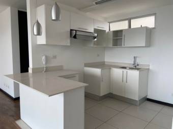 Venta de Apartamento en Sabana, San José. 21-1401a