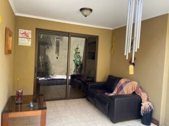 Venta de Casa en Santa Ana. 21-1661a