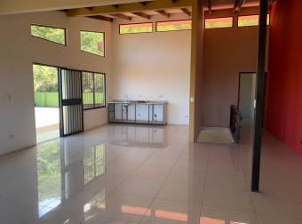 Venta de casa ubicada en  San José, Ciudad Colón, Mora