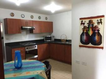 Venta de Apartamento en San Rafael de Escazú. 21-1796a