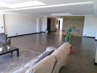 Venta de Apartamento en San Rafael de Escazú. 21-1046a