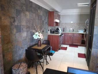 Venta de Apartamento en San Rafael de Escazú. 21-1046a