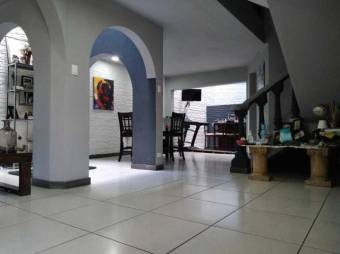 Venta de Casa en Escazú. 21-1700a