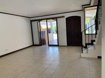 Venta de Casa en Lindora, Santa Ana. 20-1724a