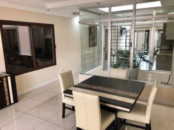 Venta de Casa en Mercedes Norte, Heredia. 21-497a