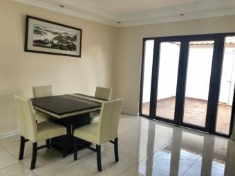 Venta de Casa en Mercedes Norte, Heredia. 21-497a