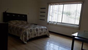 Venta de Casa en Guachipelín, Escazú. 20-436a