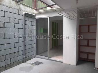 Se alquila espacioso apartamento rodeado de jardinez en guachipelin Escazu 22-2266