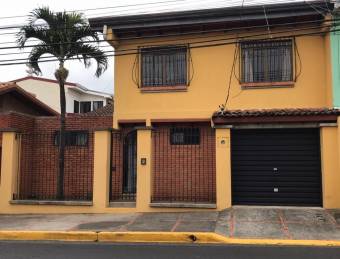 se alquila espacios casa en Heredia centro 22-2312