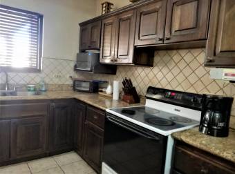 Se vende espaciosa casa colonia con bonita terraza en condominio San Antonio de Belen 22-1663