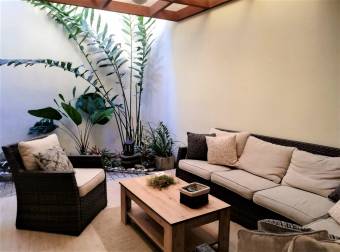 Se vende espaciosa casa colonia con bonita terraza en condominio San Antonio de Belen 22-1663