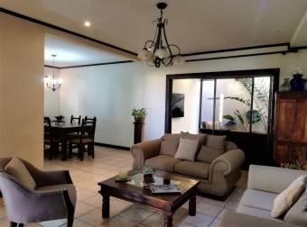 Se vende espaciosa casa colonia con bonita terraza en condominio San Antonio de Belen 22-1663