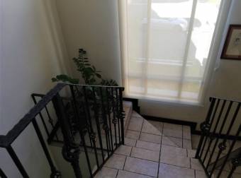 Se vende espaciosa casa colonia con bonita terraza en condominio San Antonio de Belen 22-1663