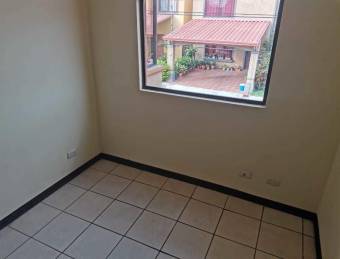 Se vende casa con espaciosa patio en Mercedes Sur Heredua 22-1253