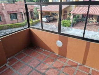 Se vende casa con espaciosa patio en Mercedes Sur Heredua 22-1253