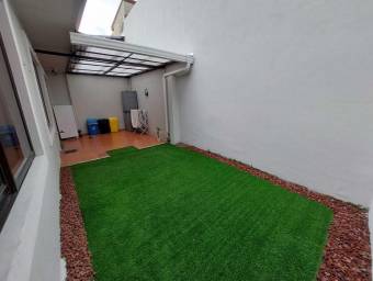 Se vende bonita cas de una planta con terraza 22-613