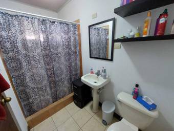 Se vende bonita cas de una planta con terraza 22-613