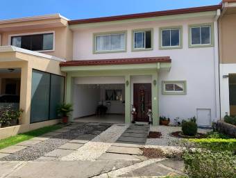 Se vende espaciosa casa con espaciosa Terraza en Alajuela Centro 22-68