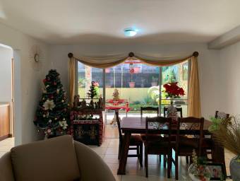 Se vende espaciosa casa con espaciosa Terraza en Alajuela Centro 22-68