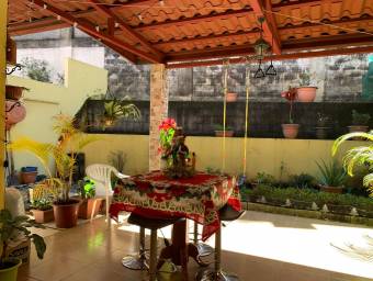 Se vende espaciosa casa con espaciosa Terraza en Alajuela Centro 22-68