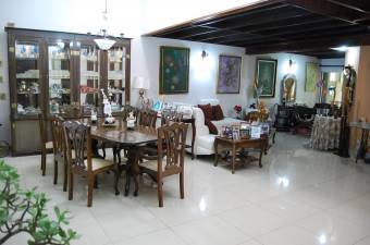 Se vende espaciosa casa San Rafael de Escazú 22-2172