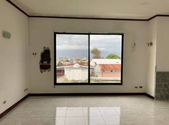 CityMax Costa Rica vende amplia casa en urbanización en San Vicente de Moravia