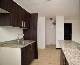 Apartamento a la venta en condominio 9-10, San Rafael de Alajuela.