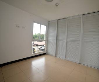 Apartamento a la venta en condominio 9-10, San Rafael de Alajuela.