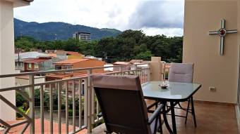 Se vende lujoso apartamento con vista a las montañas a 200 metros de Banco nacional Escazu 22-259