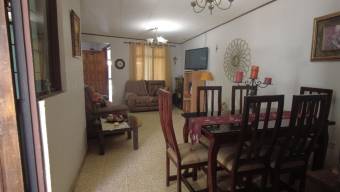 se vende casa de una planta con patio en San Juan de Tibas  22-1836