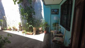 se vende casa de una planta con patio en San Juan de Tibas  22-1836