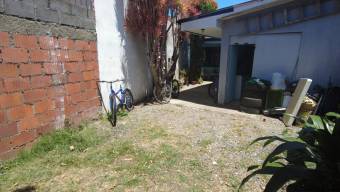 se vende casa de una planta con patio en San Juan de Tibas  22-1836