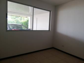 Se vende casa con espacioso patio en San Antonio de Alajuela 22-789