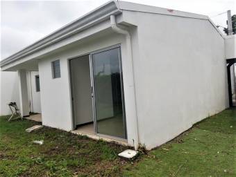 Se vende casa con espacioso patio en San Antonio de Alajuela 22-789