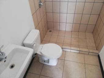 Se vende casa con espacioso patio en San Antonio de Alajuela 22-789