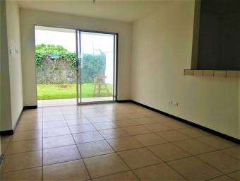 Se vende casa con espacioso patio en San Antonio de Alajuela 22-789