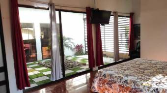 Espectacular casa en Venta, Calle los Almendros Guapiles     CG-20-2163