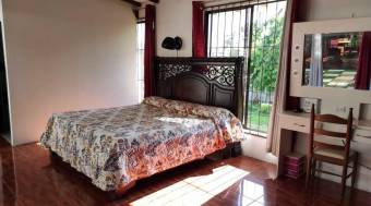 Espectacular casa en Venta, Calle los Almendros Guapiles     CG-20-2163