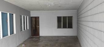 Amplia y Comoda casa en Venta, Avenida 20 Garabito de Guapiles     CG-22-2366