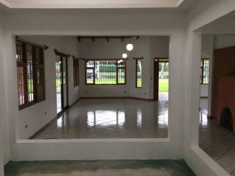 house for rent luxurious and spacious Heredia Santo Domingo Tures Angeles