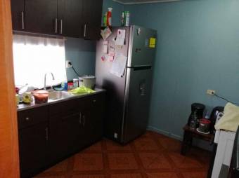 Se vende casa con terraza techada en Mercedes Norte 23-2643