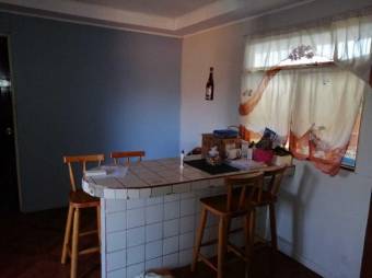 Se vende casa con terraza techada en Mercedes Norte 23-2643